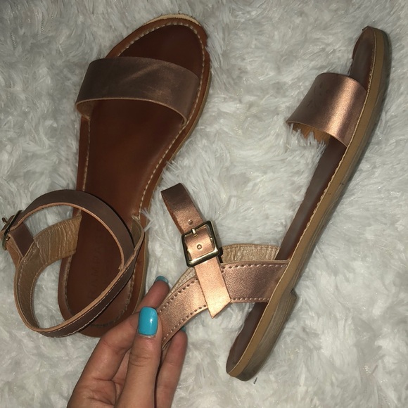 Rampage Shoes - Gorgeous rose gold sandals 😍